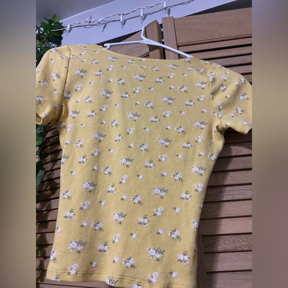 Hollister Yellow Baby Tee. Size- Medium - Picture 4 of 4